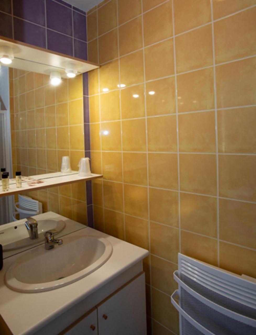 Val Cocherel - Hotel Le Challonge Dinan Dış mekan fotoğraf